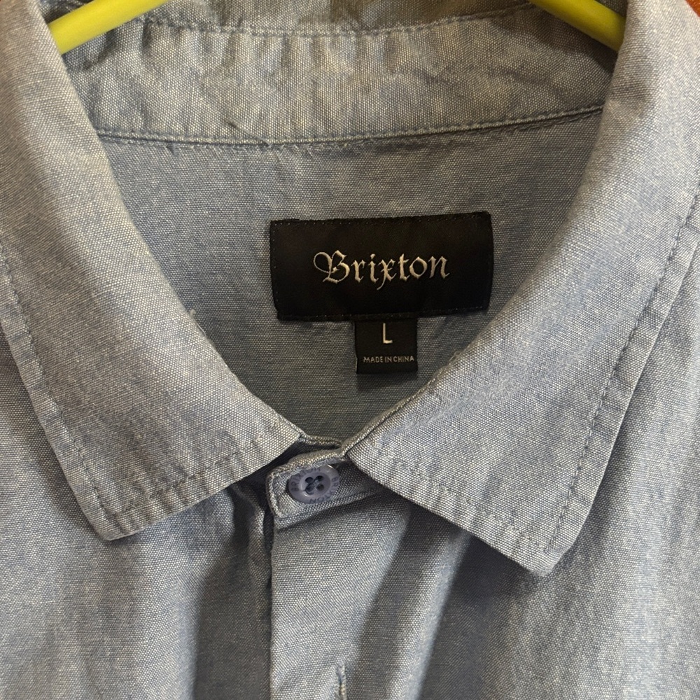 Brixton men’s 100% cotton blue button down shirt.